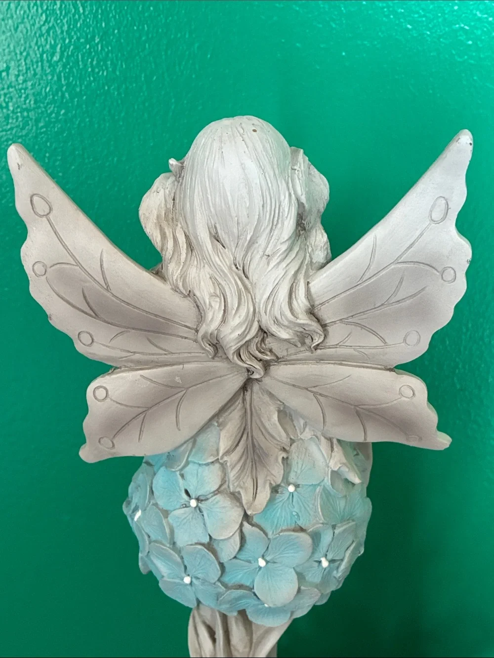NWT Resin garden fairy statue with blue hydrangea skirt leaves and butterfly 12